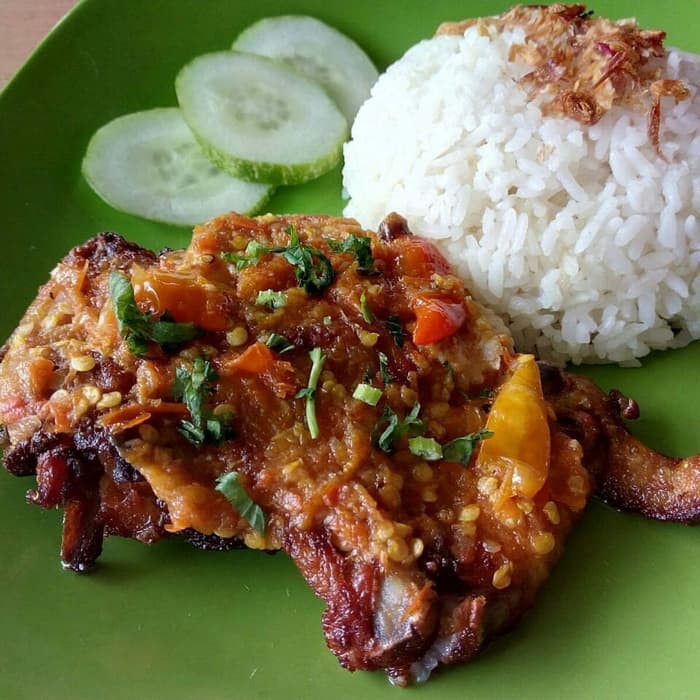 Ayam Penyet dan Nasi