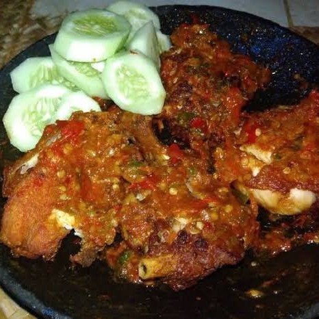 Ayam Penyet dan nasi