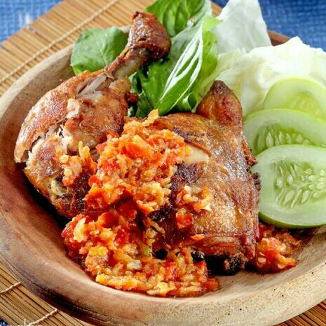 Ayam Penyetz Asli Kremes