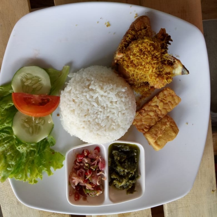 Ayam Serundeng Sambal Mata