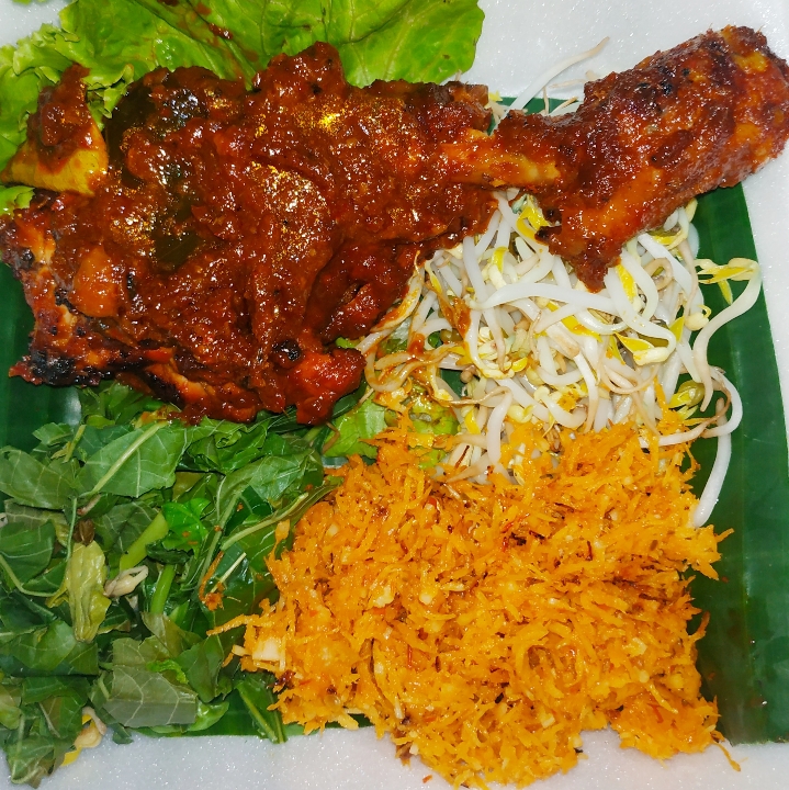 Ayam Potong Bakar Urap-urap