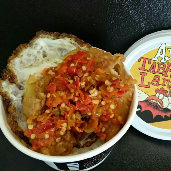 Ayam Tabrak Lari Motor