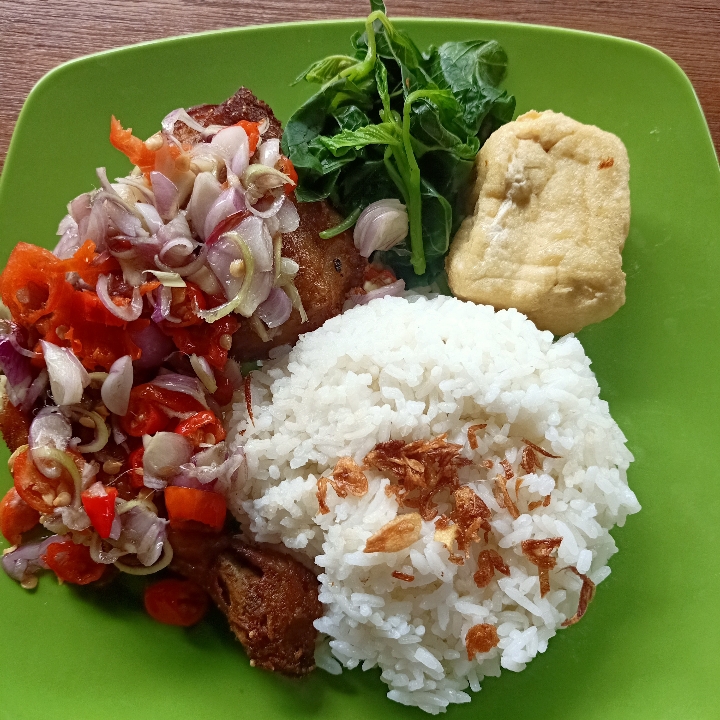 Ayam Ungkep Sambel Matah