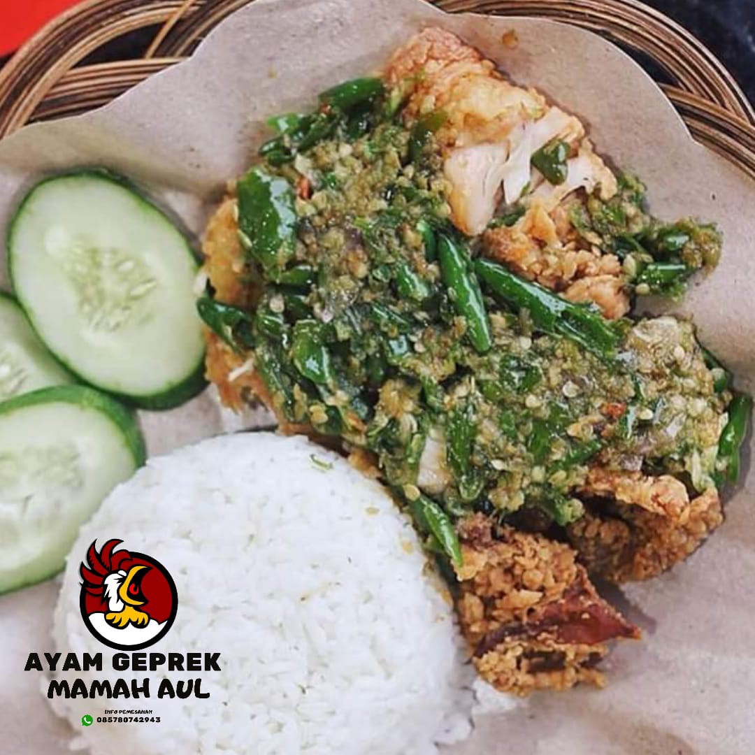 Ayam geprek sambal ijo