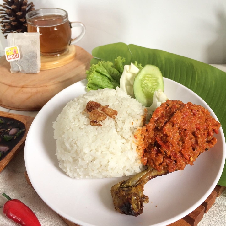 Ayam goreng Sambel Goang porsian