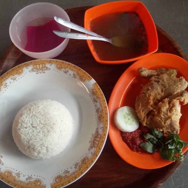 Ayam goreng penyet plus nasi