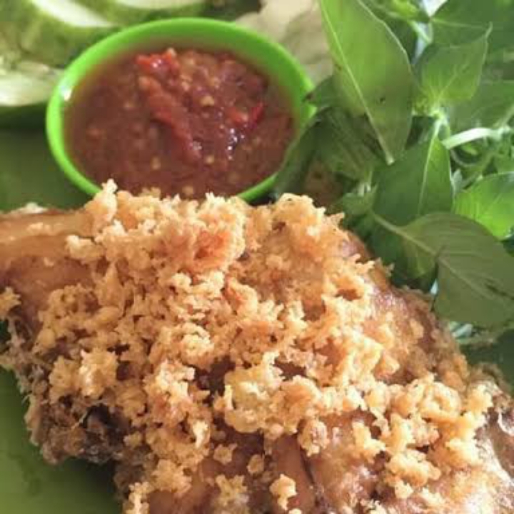 Ayam kremes nasi