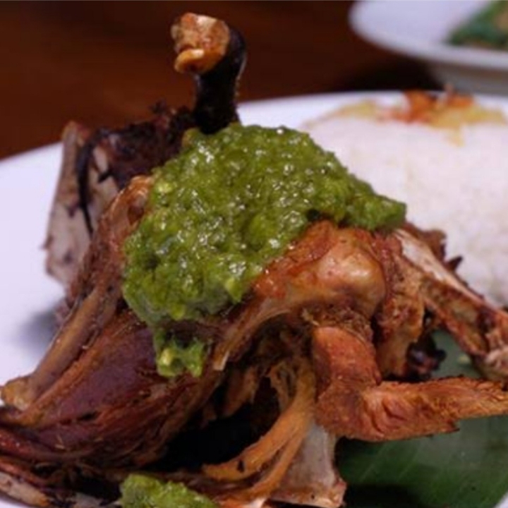 BEBEK BAKAR TUNGKU SAMBAL IJO