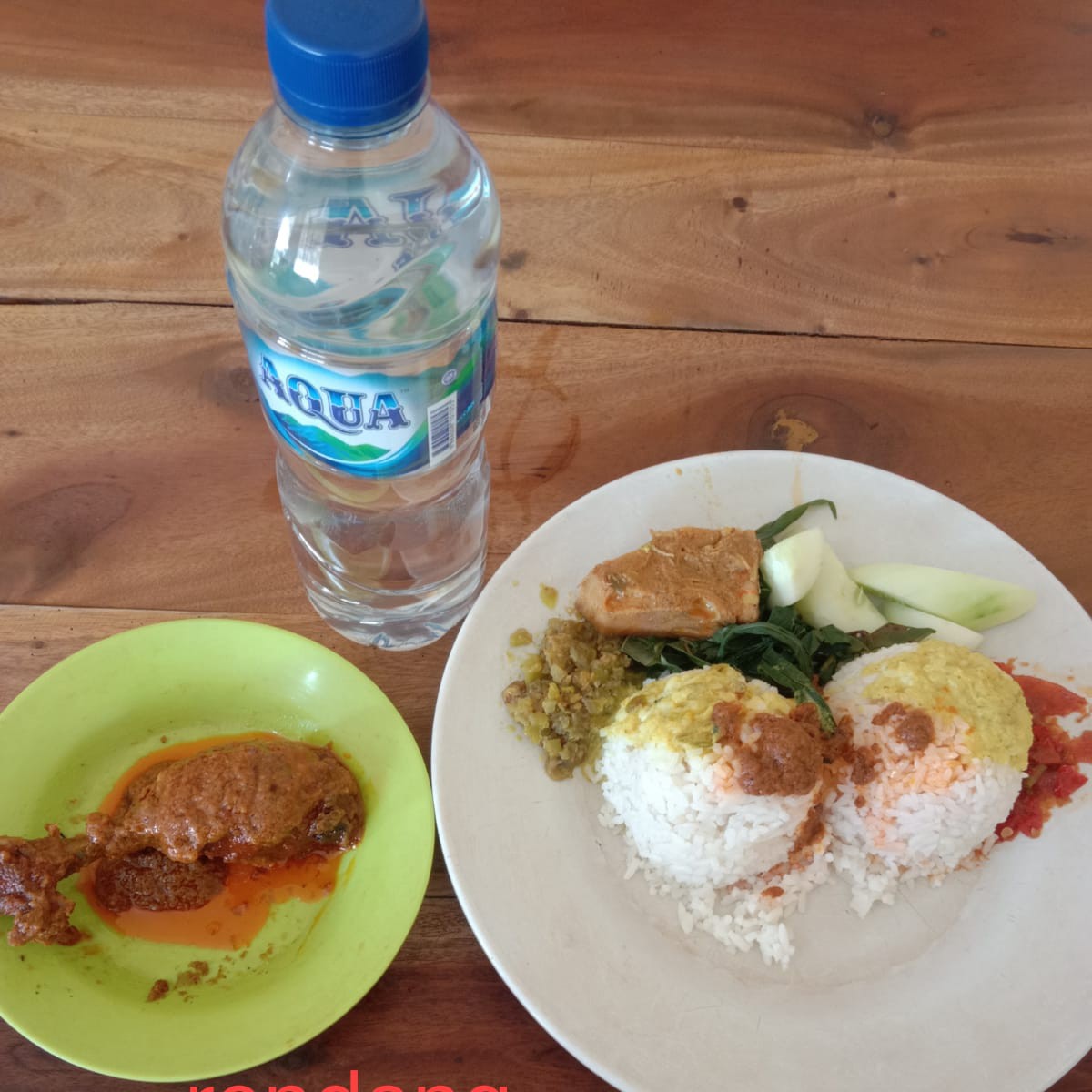 PAKET NASI RENDAND DAN AQUA SEDANG