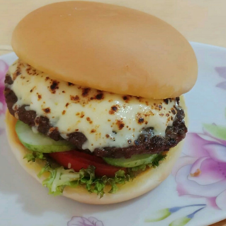 BEEF BURGER MOZARELLA