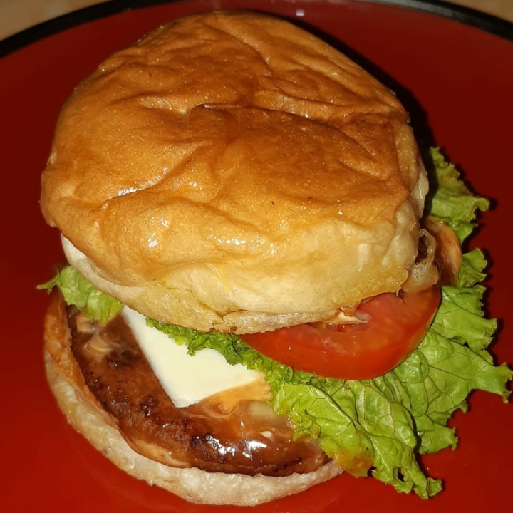 BURGER SAUS SPESIAL DENGAN KEJU