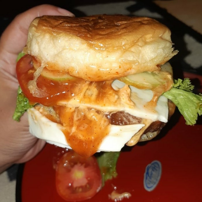 BURGER SAUS SPESIAL DENGAN KEJU 2