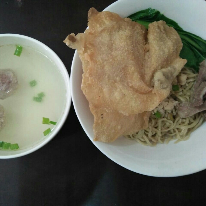 Bakmie Ayam Bakso Lidah Pangsit