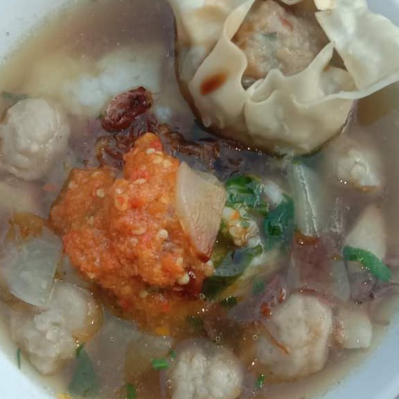 Bakso Babi  Dengan Siomay Babi Tahu  Dan Daging Tetelan