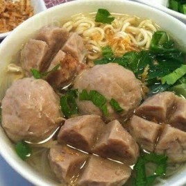 Bakso Halus Campur Mie Putih dan Mie Kuning