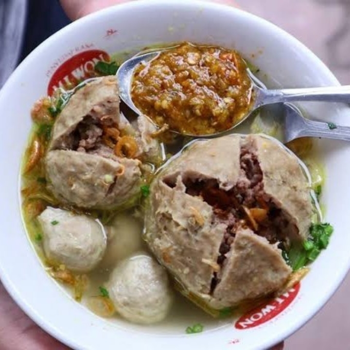 Bakso Isi Daging Tambah Telor Rebus