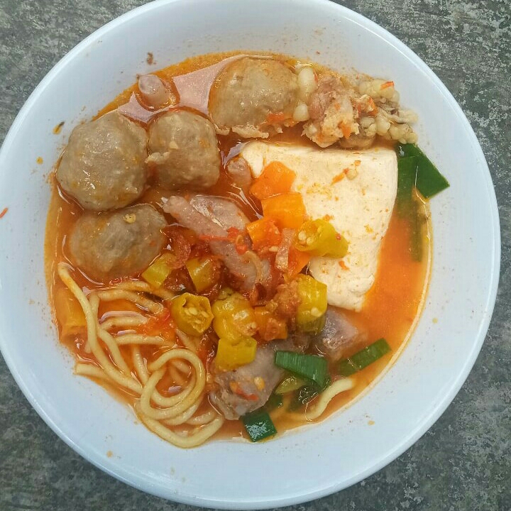 Bakso Komplit Kuah Cabe Atau Kuah Biasa