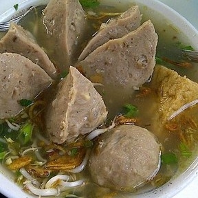 Bakso Raksasa Bacok