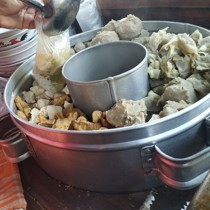 Bakso kecil campur - tahu putih siomay tahu coklat