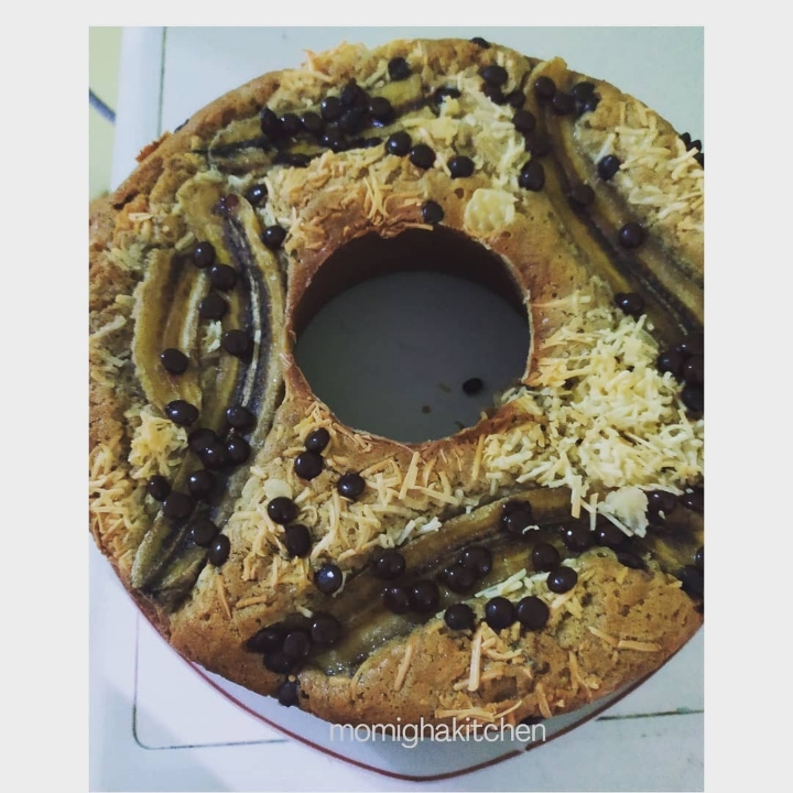 Banana Cheese Chocochips Cake