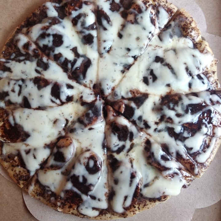 Banana coklat milk pizza