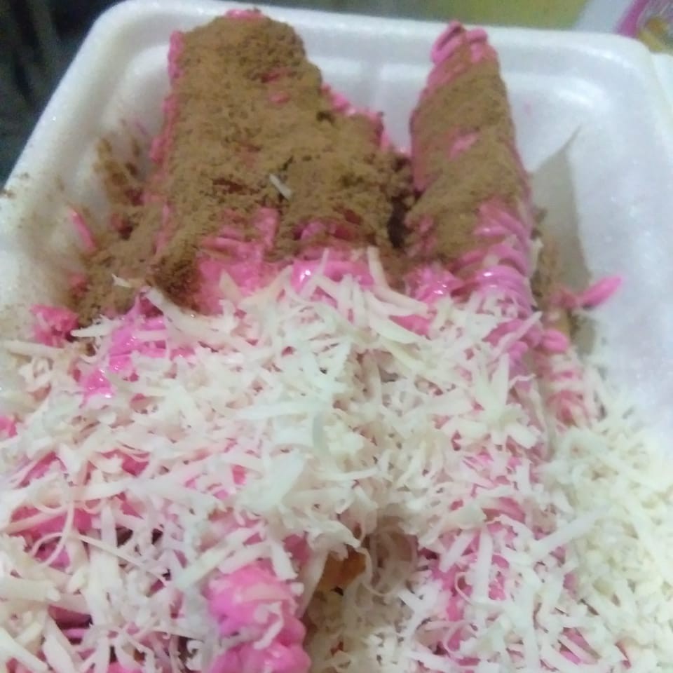 Bananaroll Strawberry Toping Keju Milo