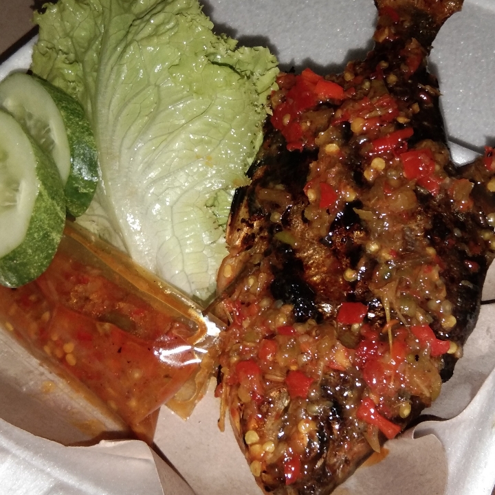 Bawal Bakar Reguler Bumbu Sambal