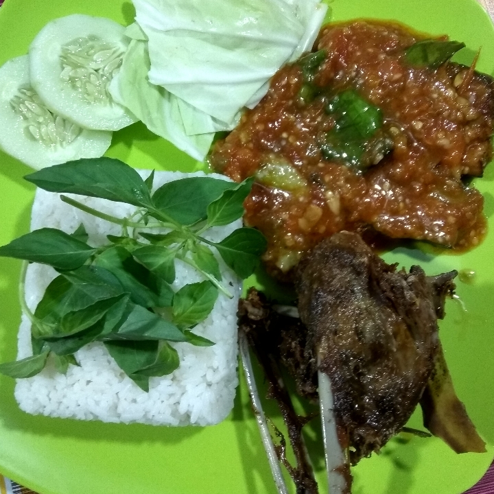 Bebek Goreng