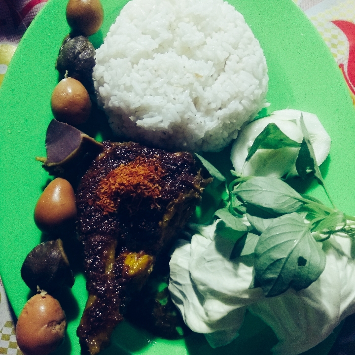 Bebek Goreng Special Bumbu Hitam-Tempe Penyet