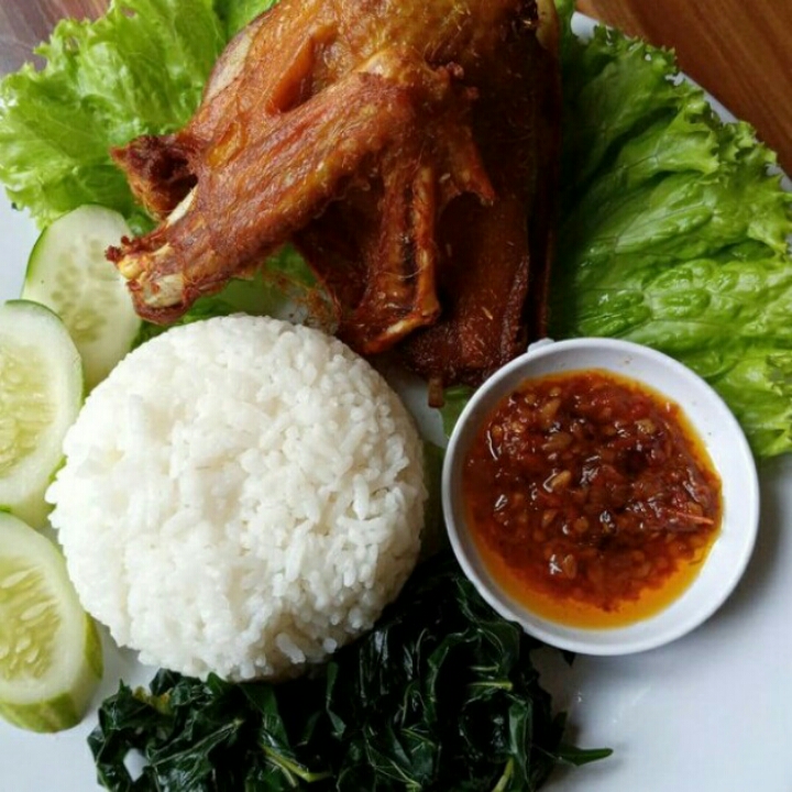 Bebek Goreng dan Nasi