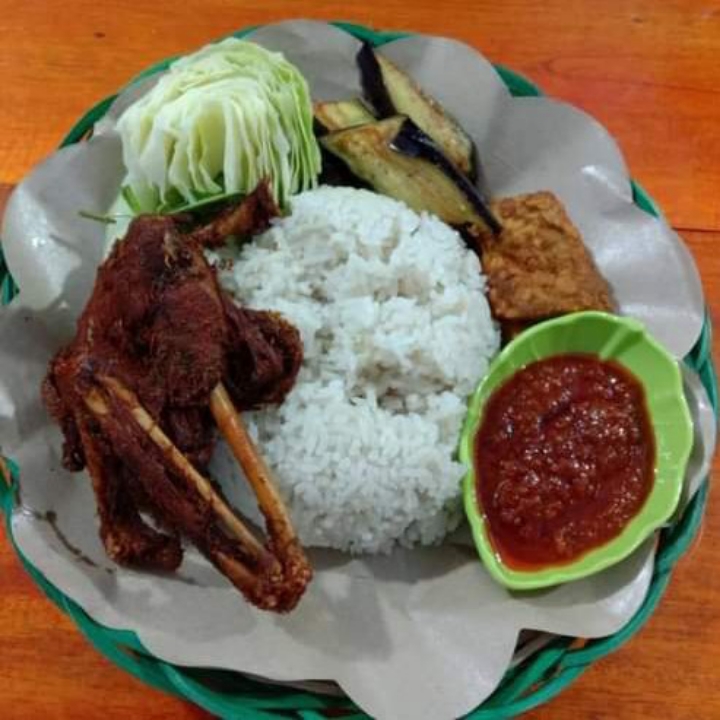 Bebek Goreng nasi lalaban