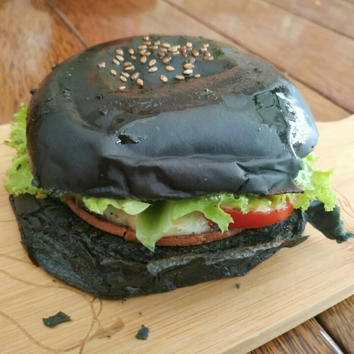 Black Beef Mozzarella Burger