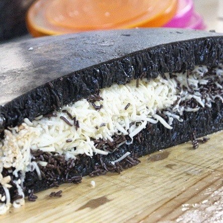 Black charcoal keju kacang