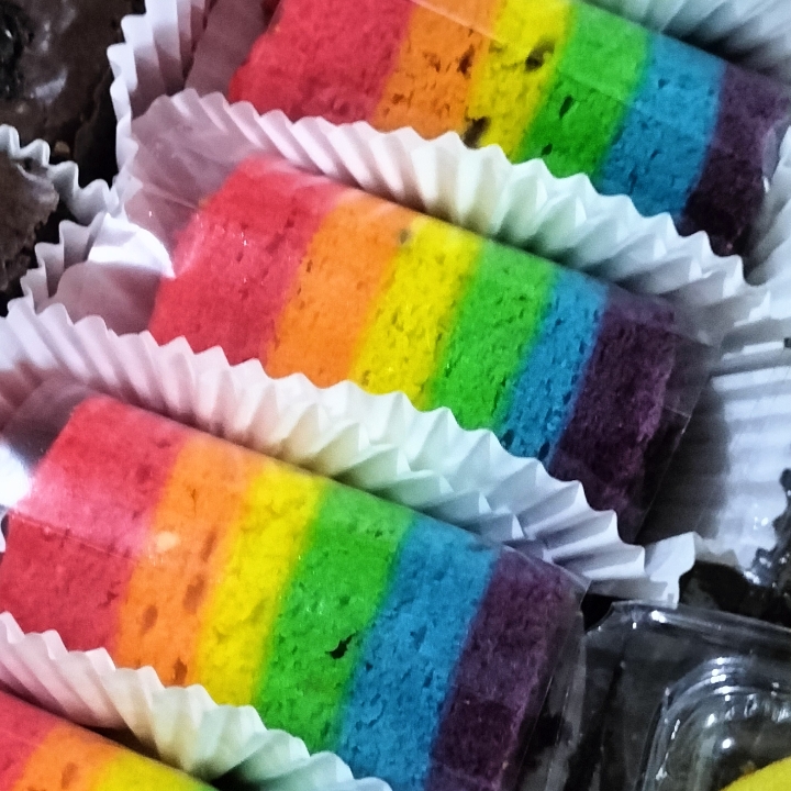 Bolu Gulung Rainbow