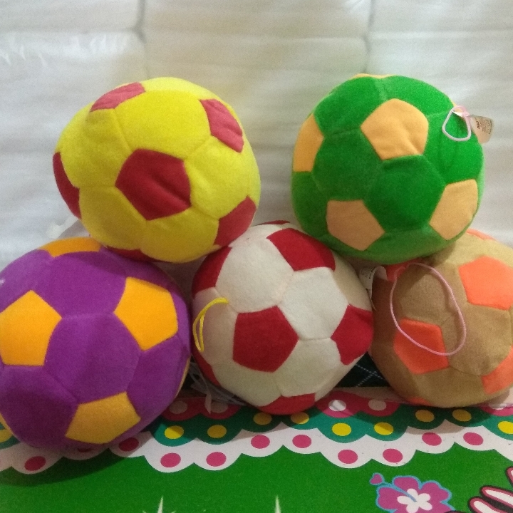 Boneka Bola 