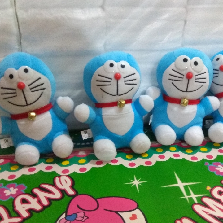 Boneka Doraemon Mini 