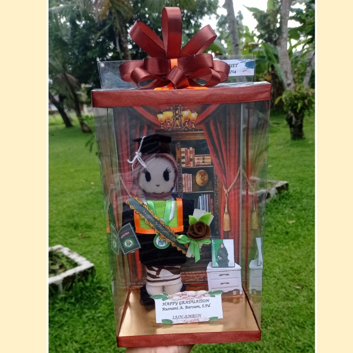 Boneka Wisuda MC 2