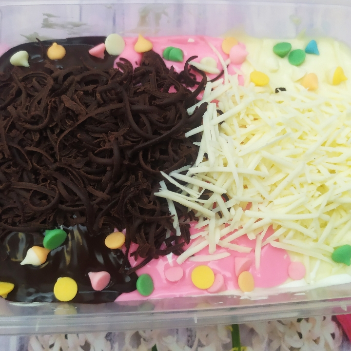 Brownies Lumer Cokelat Stoberi Vanila