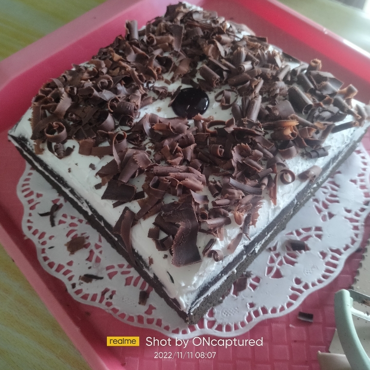 Brownies kukus dengan topping coklat parut