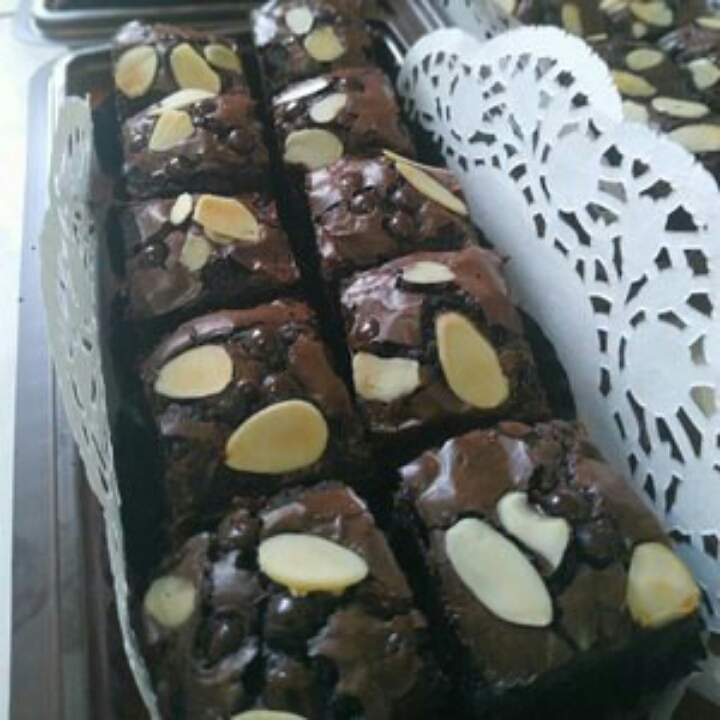 Brownies panggang almond chocochip isi 10 pcs