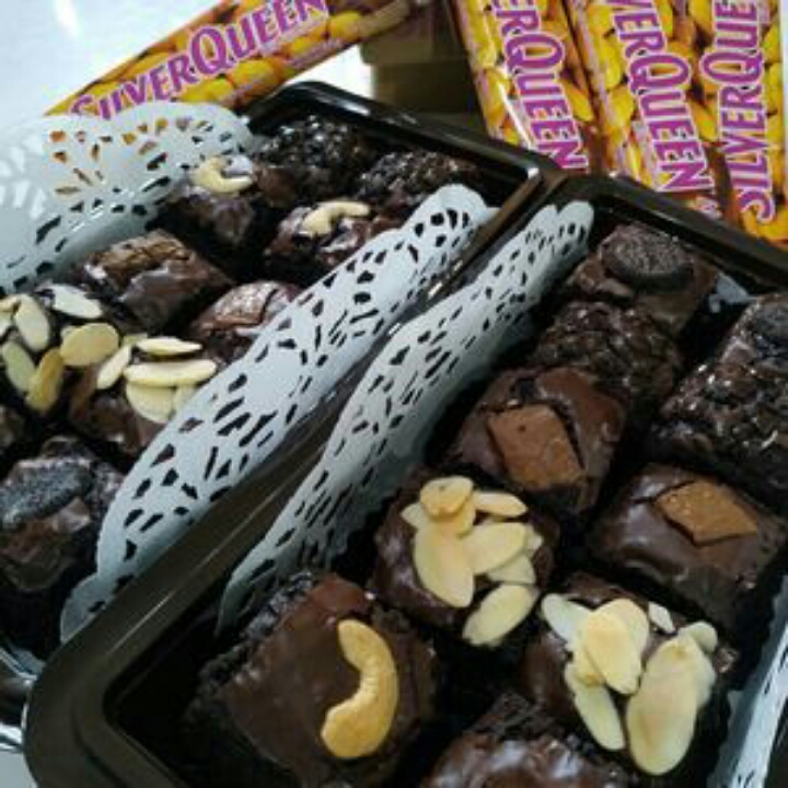 Brownies toping mix isi 10 pcs with silverqueen