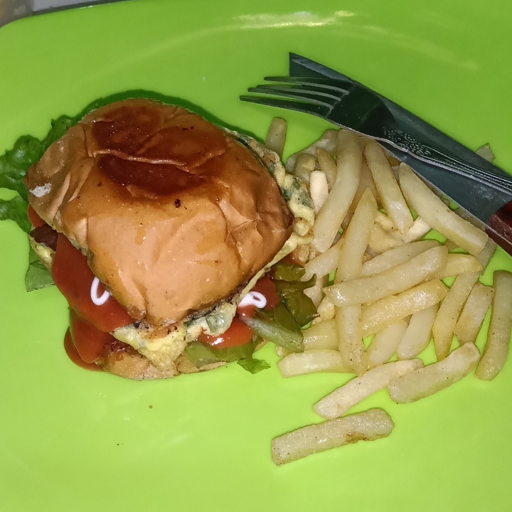 Burger Ayam Keju Fries Sinsil 