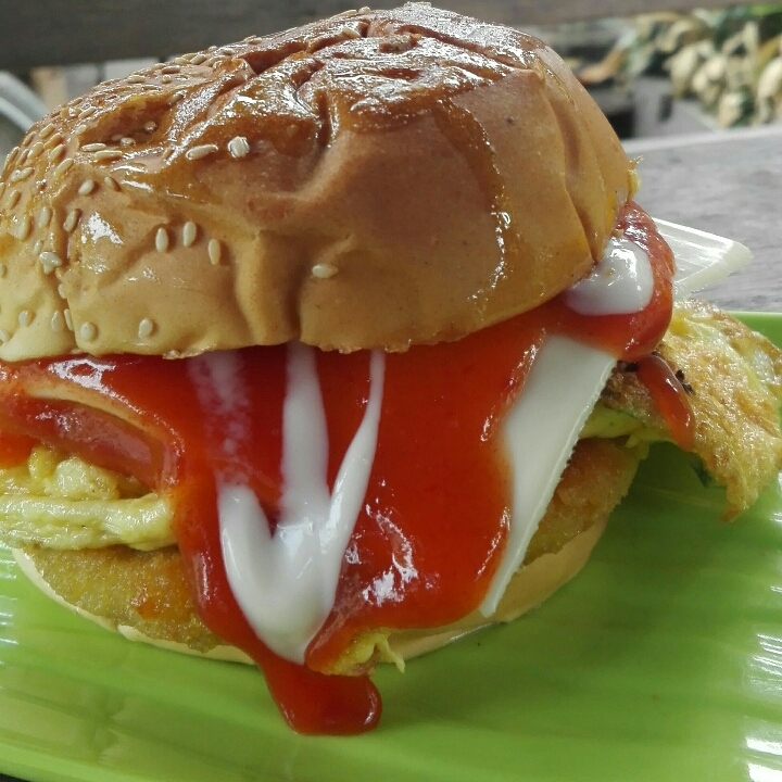 Burger Ayam Telur