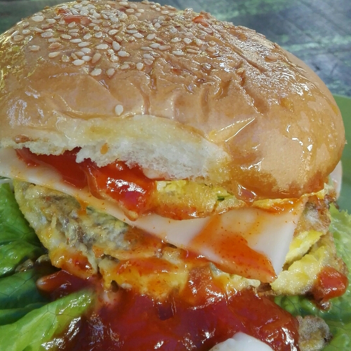 Burger Ayam Telur Keju