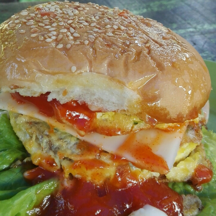 Burger Crispy Telur Keju