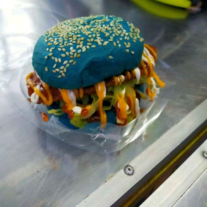 Burger Pelangi King Komplit