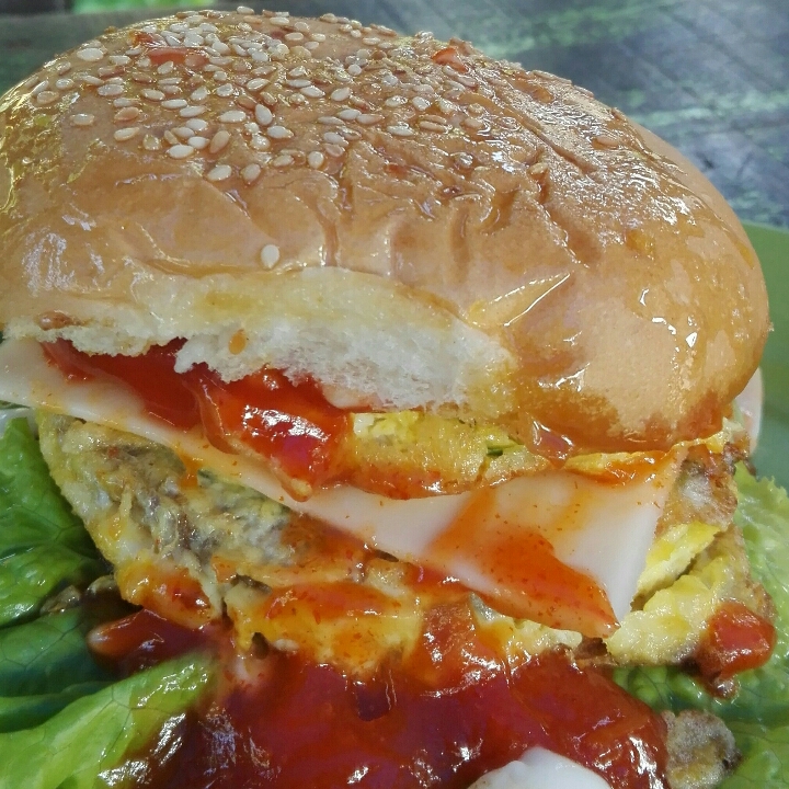 Burger Sapi Telur Keju