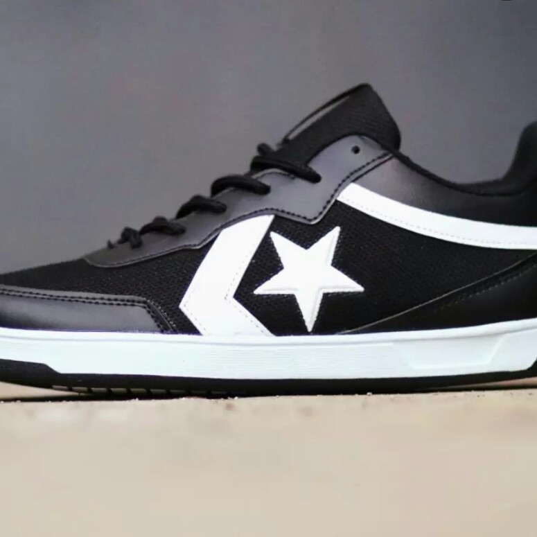 C3-- SEPATU PRIA CONVERSE 70S ONE STAR PRO LAETHER  MERK - PER UNIT 2