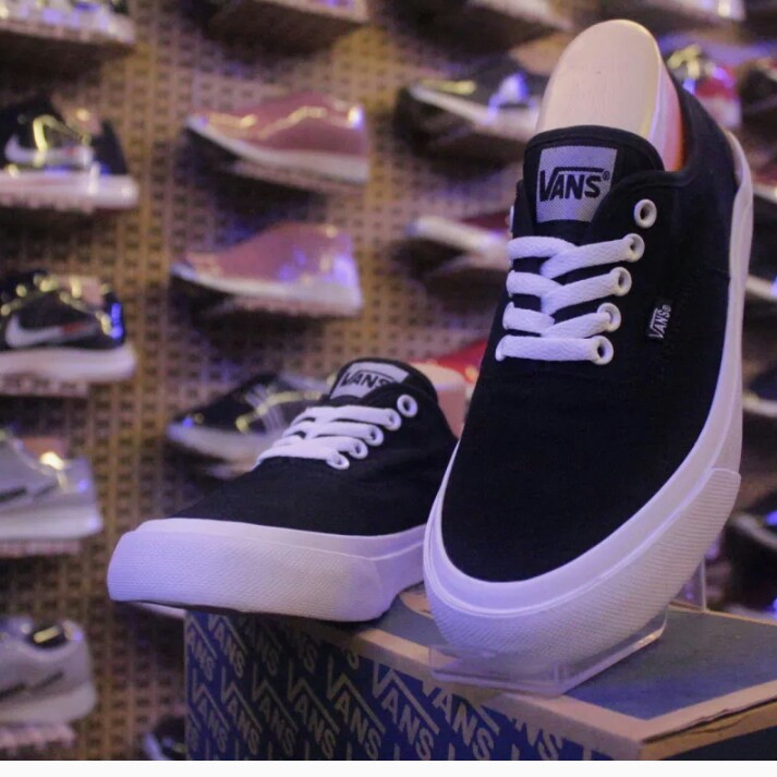 C3-- SEPATU PRIA VNS AUTHENTIC PREMIUM MERK - PER UNIT 3