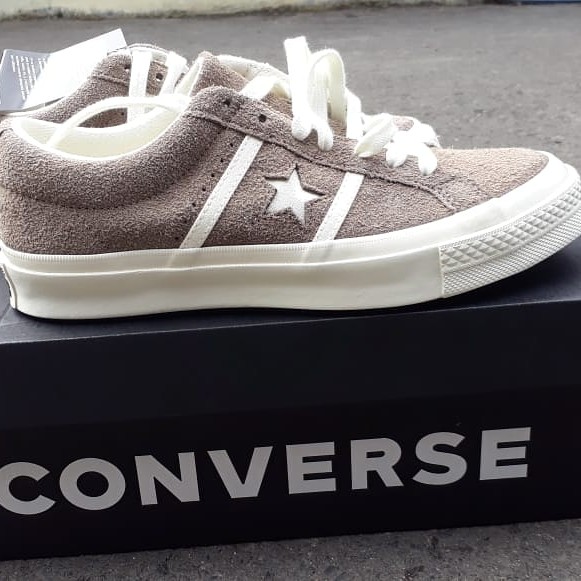 C3-SEPATU  CONVERSE MERK CONVERSE PER UNIT